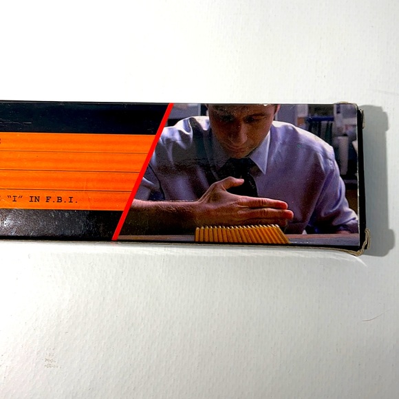 Vintage 95' Topps X Files Season 1 Complete Set & X-Files Pencils Loot Crate - Picture 5 of 17